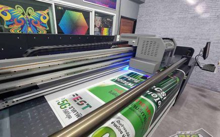 รับพิมพ์ UV ด้วยเครื่องพิมพ์ UV แม่นยำ รวดเร็ว สีไม่ตก